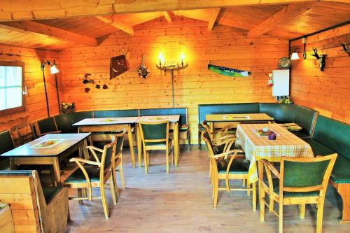 ห้องส่วนกลางสำหรับนั่งเล่น/ดูทีวี, Müllers Hof Ferienwohnung/Pension (Mullers Hof Ferienwohnung/Pension) in เอมเมอร์ทาล