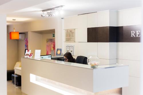 Family Hotel Madrid - image 2