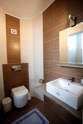 Paris Village Apartments - image 13