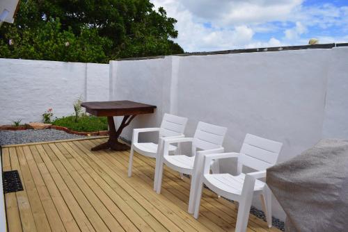 The Green Palm Cottage - image 3
