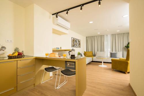 SUITES@SYNGROU-FIX - main image