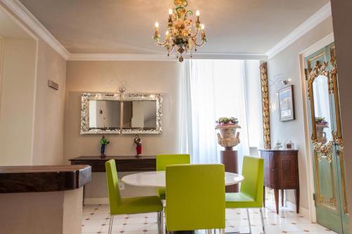 MarcheAmore - Stanze della Contessa, Luxury Flat with private courtyard, Fermo (foto 9)