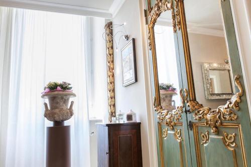 MarcheAmore - Stanze della Contessa, Luxury Flat with private courtyard, Fermo (foto 10)