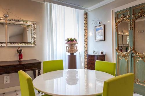 MarcheAmore - Stanze della Contessa, Luxury Flat with private courtyard, Fermo (foto 8)