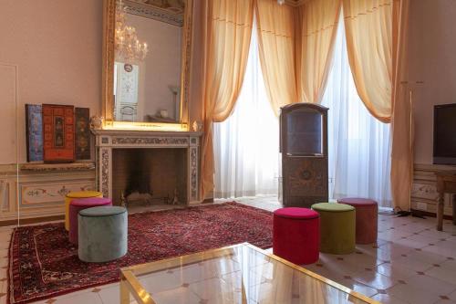 MarcheAmore - Stanze della Contessa, Luxury Flat with private courtyard, Fermo (foto 2)