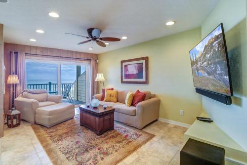 New Listing! Beachfront Bliss with Stunning Views townhouse - image 5