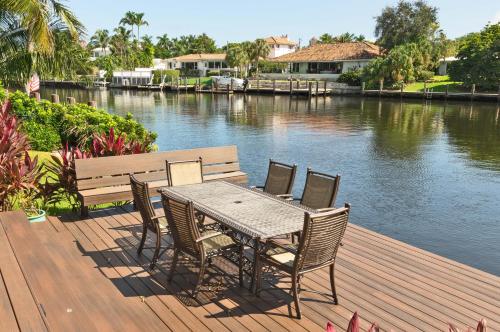 Luxe Waterfront Home: Pool Boat Dock Near Beach home - image 5