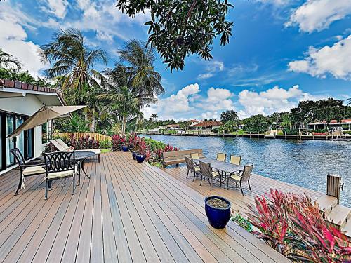 Luxe Waterfront Home: Pool Boat Dock Near Beach home - image 9