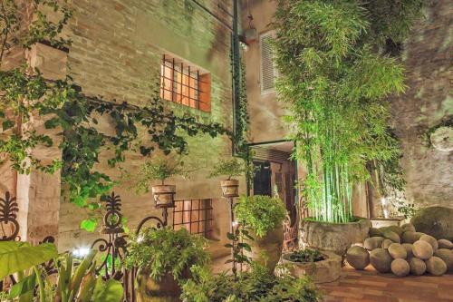 MarcheAmore - Il Passaggio Segreto, luxury loft with private courtyard