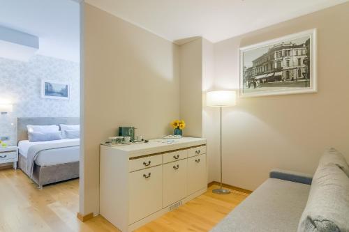 New Era Hotel - image 14
