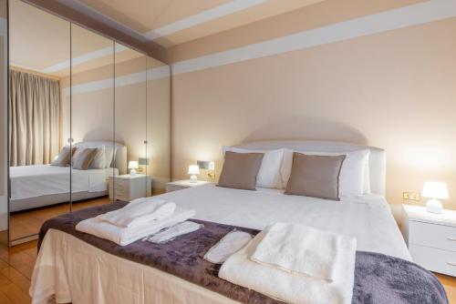 One-Bedroom Apartment - Via Romagnosi 4 image 4