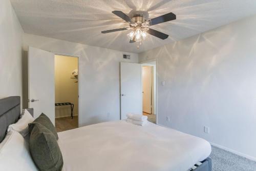 Relaxing Suite Just Outside Downtown Midland - image 8