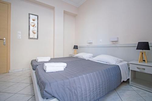 4 twin beds
