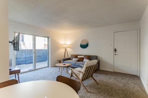 . Cozy Flat in the Heart of Midland