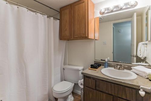 Relaxing Suite Just Outside Downtown Midland - image 10