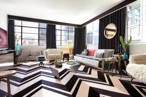 アデルフィ ホテル