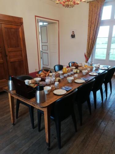 Ēdiens un dzērieni, CHATEAU DE CHAVANNES in Šantenaj-Sent-Imberta