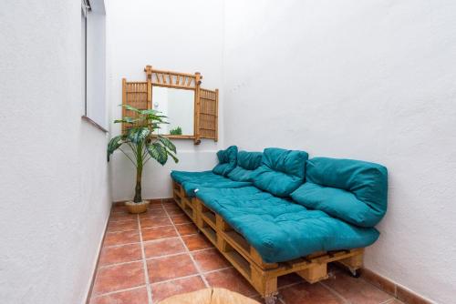 GR0-Quiet apartment, Private backyard, Walk to Old Town - Tap to explore photos
