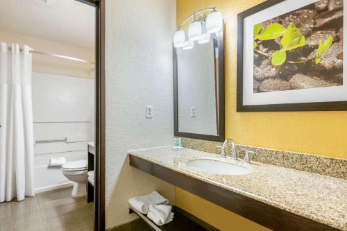 Quality Inn & Suites Leesburg Chain of Lakes