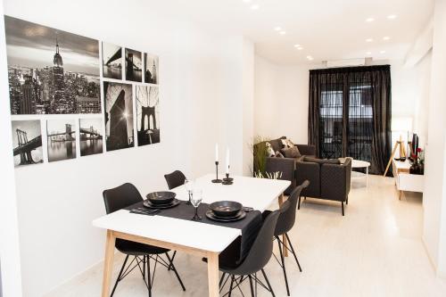  Modern, Glamorous Apt in Athens DT (2beds/2baths) in Athen