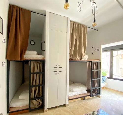 Hostal Número Trece - Adults Only - Hostel Room Type - Bed in 8-Bed Female Dormitory Room