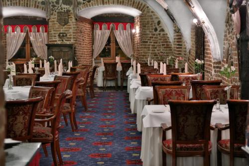 Restoran, Willa Pod Zamkiem in Ryn