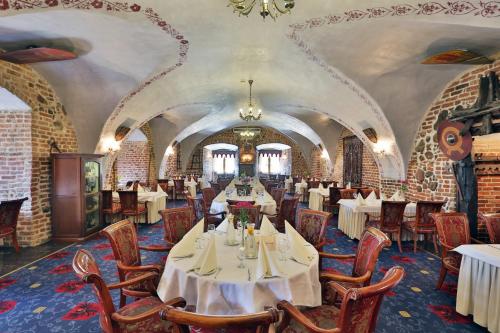 Restoran, Willa Pod Zamkiem in Ryn
