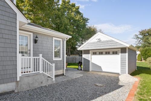 Greenport Village Vacationer's Delight - image 9
