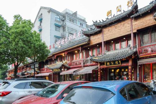 Hefei Baohe·Ningguo road lobster street·
