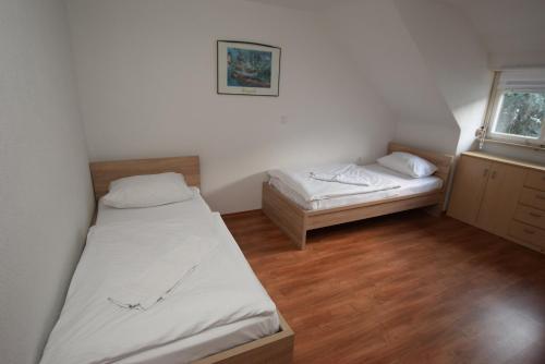 AB Apartment 06 - image 3