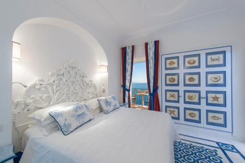 Deluxe Double Room with Terrace and Sea View