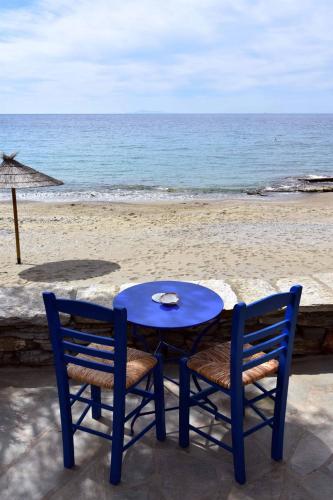 Strand, The Stone Beach House in the area of Kampi, Koundouros in Ioulida