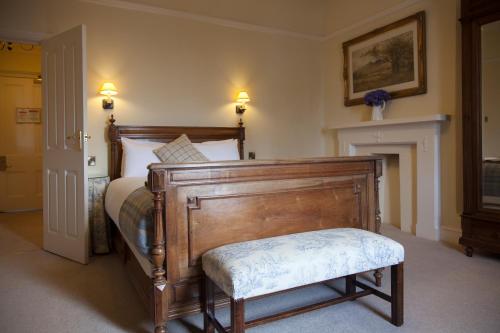228741644 The Falcon Hotel