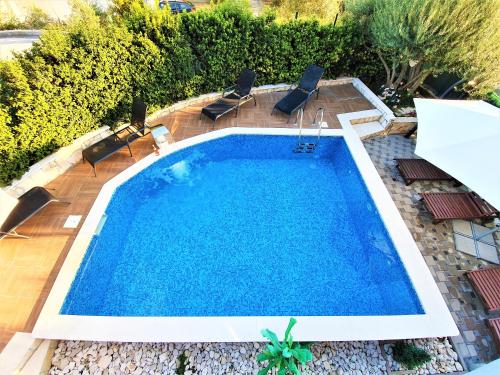 Wawe Lux Holiday Home with pool