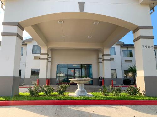 Motel 6-Houston TX - 249 - Willowbrook - image 3