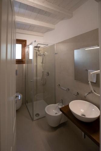 Standard Double Room image 4