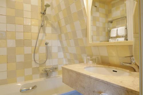 room detail thumbnail 2