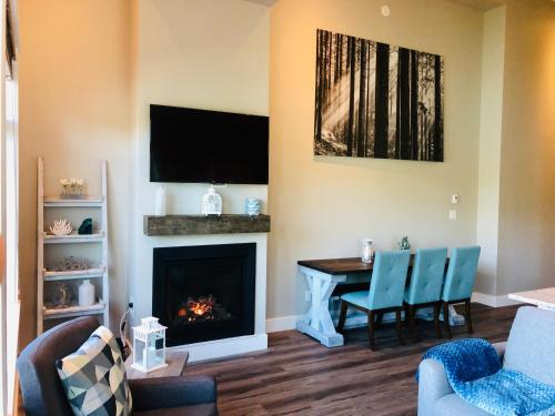 Sandy Feet Retreat Port Renfrew- Oceanfront 2BR modern cottage in Port Renfrew, Canada
