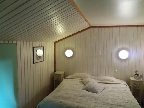 White Villa - image 13