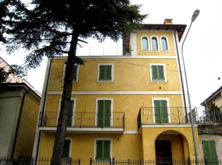Zunanjost, Lory’s residence in Foligno