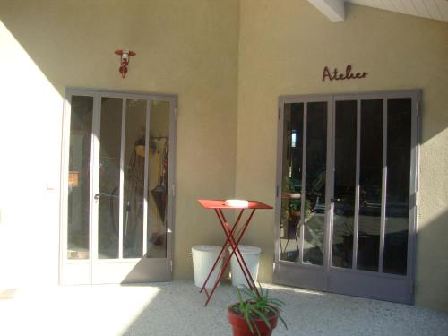 Entrance, Chez L'Antiquaire in Hauterives