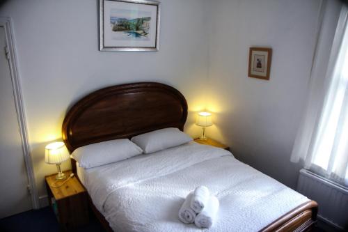 King Size Bed B&b + Self Catering, , London