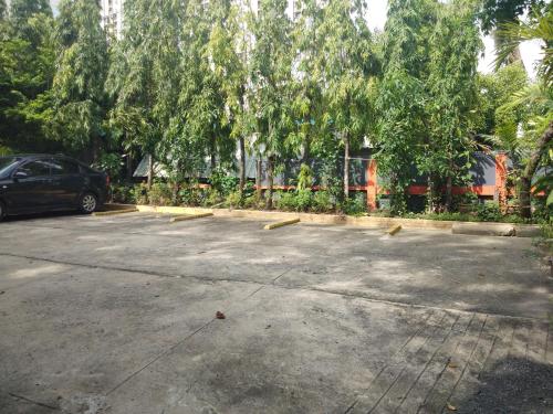 Nontharat Mansion near Ministry of Public Health