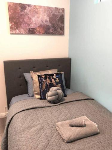 Bed, 1 Private Single Room in Carramar 1-minute walk to Station - ROOM ONLY in Western Sydney