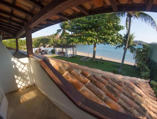 Mansão Pé na Areia da Praia da Ferradura (Mansao Pe na Areia da Praia da Ferradura) in plaža Ferradura