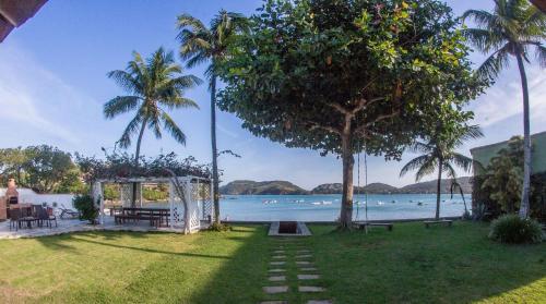 Mansão Pé na Areia da Praia da Ferradura (Mansao Pe na Areia da Praia da Ferradura) in plaža Ferradura