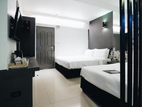 Loyy Hotel Room Type - Standard Triple Room