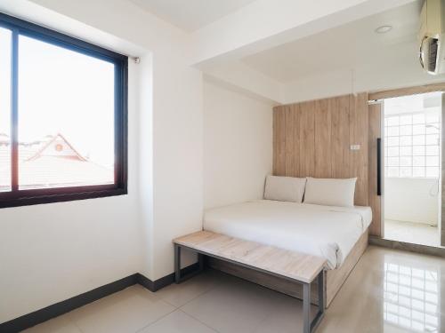 ห้องมาตรฐาน เตียงใหญ่ (1 เตียง) (Standard Double Room (1 Bed))