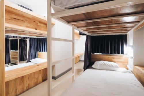 1 เตียงสองชั้น ในหอพักรวม 12 เตียง (Bunk Bed - Mixed Dorms 12 beds)