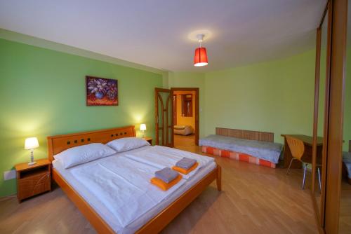 Deluxe Two-Bedroom Apartment